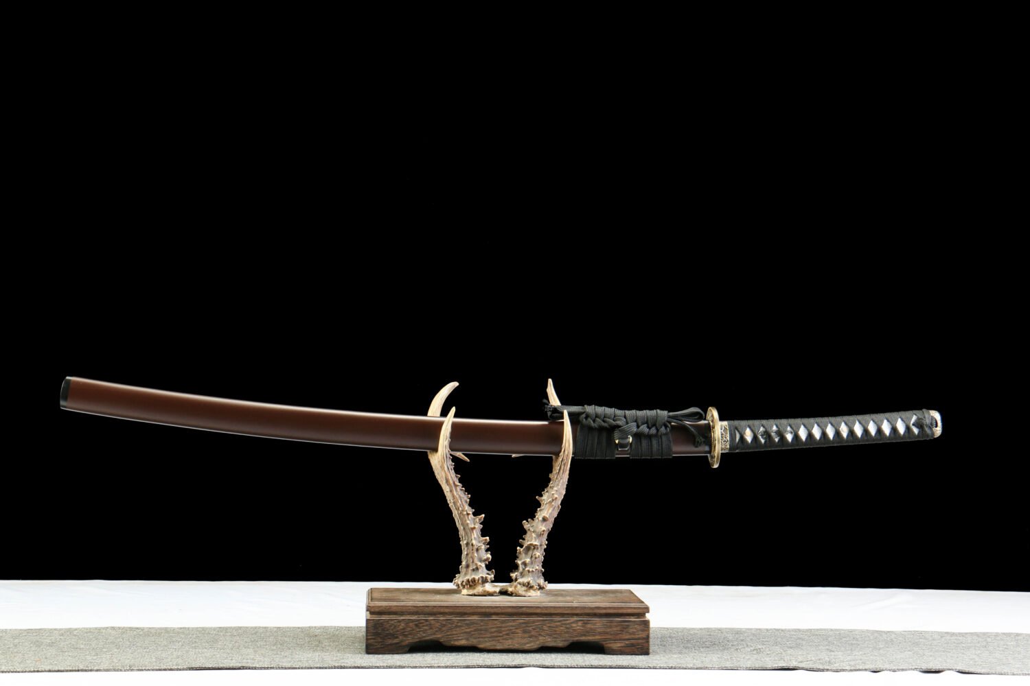 IMG_7045 1065 steel - pure hand-forged samurai sword - green leather sheath - zinc alloy fittings - blued - night