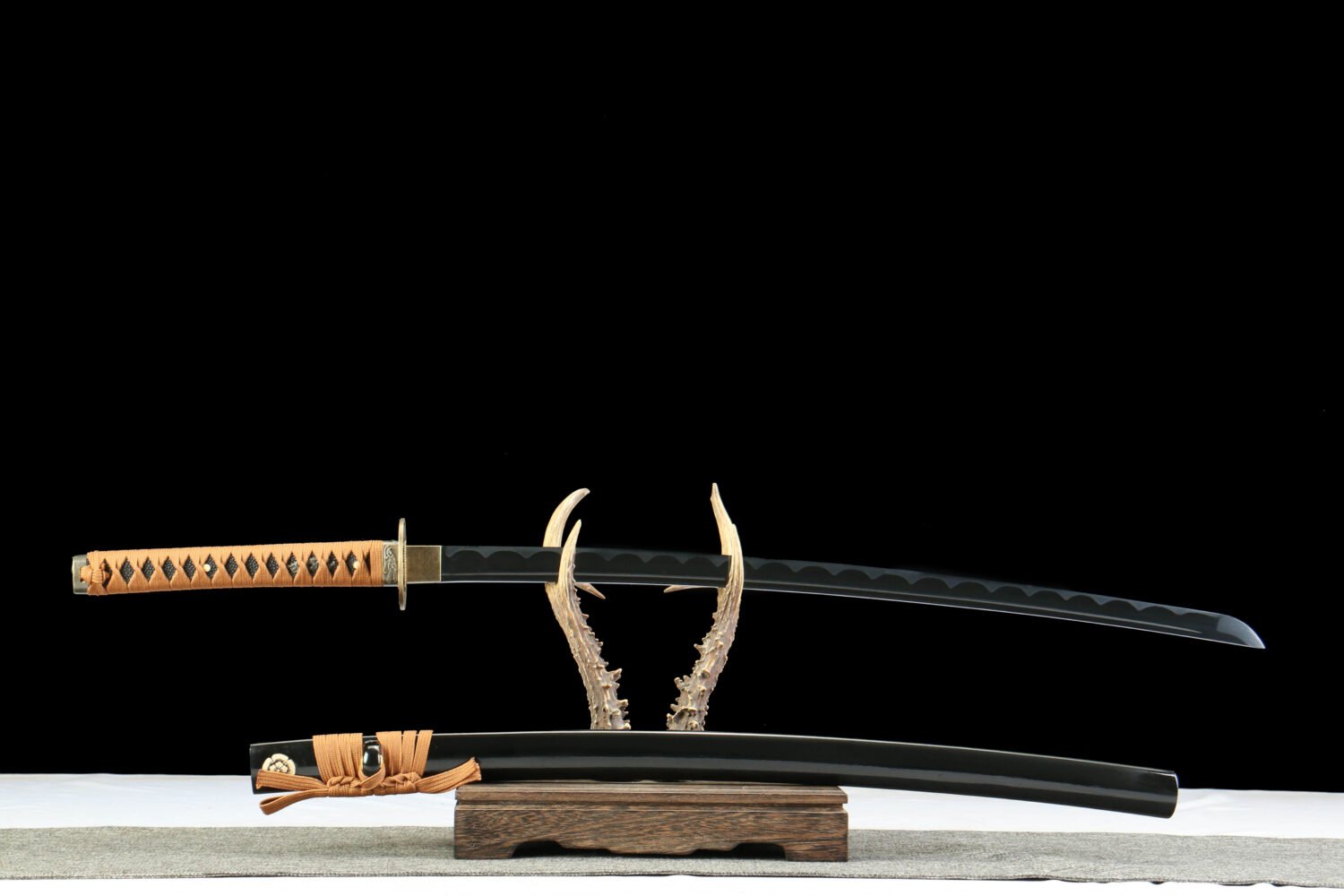 1045 steel - pure hand-forged samurai sword - green leather sheath - zinc alloy fittings - roasted black - night spirit