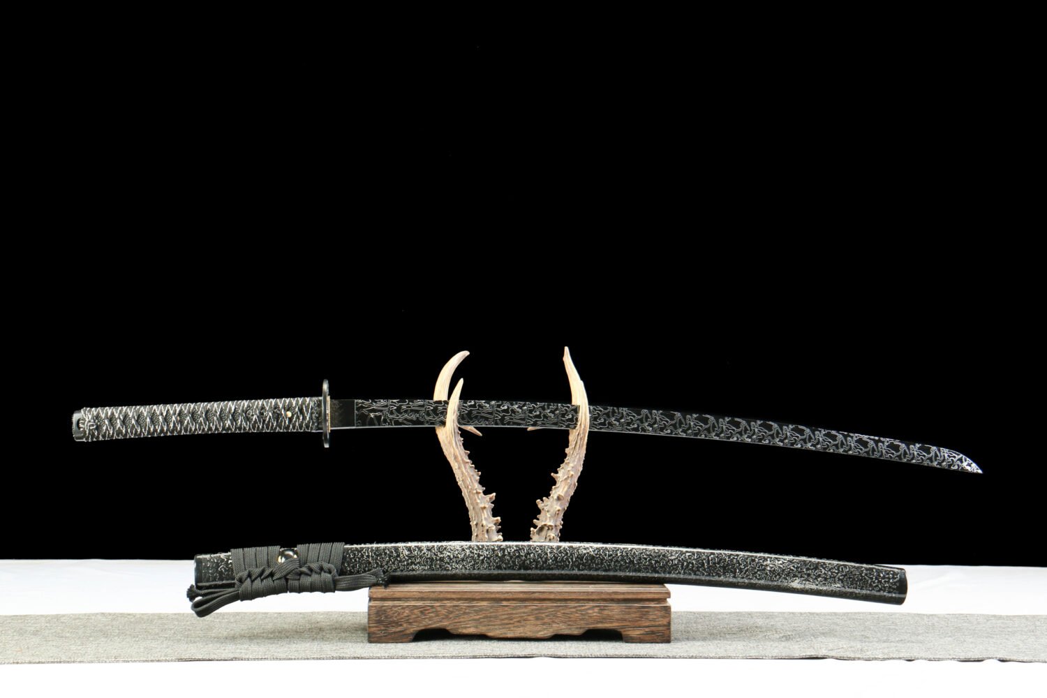 IMG_7058 1065 steel - pure handmade Japanese katana - green leather sheath - zinc alloy fittings - special craftsmanship - ghost pattern