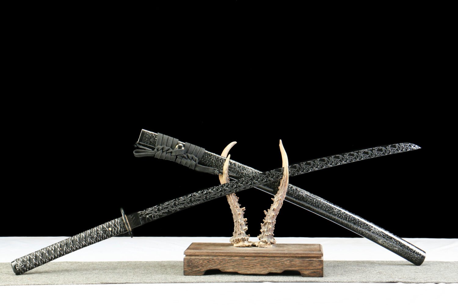 IMG_7060 1065 steel - pure handmade Japanese katana - green leather sheath - zinc alloy fittings - special craftsmanship - ghost pattern