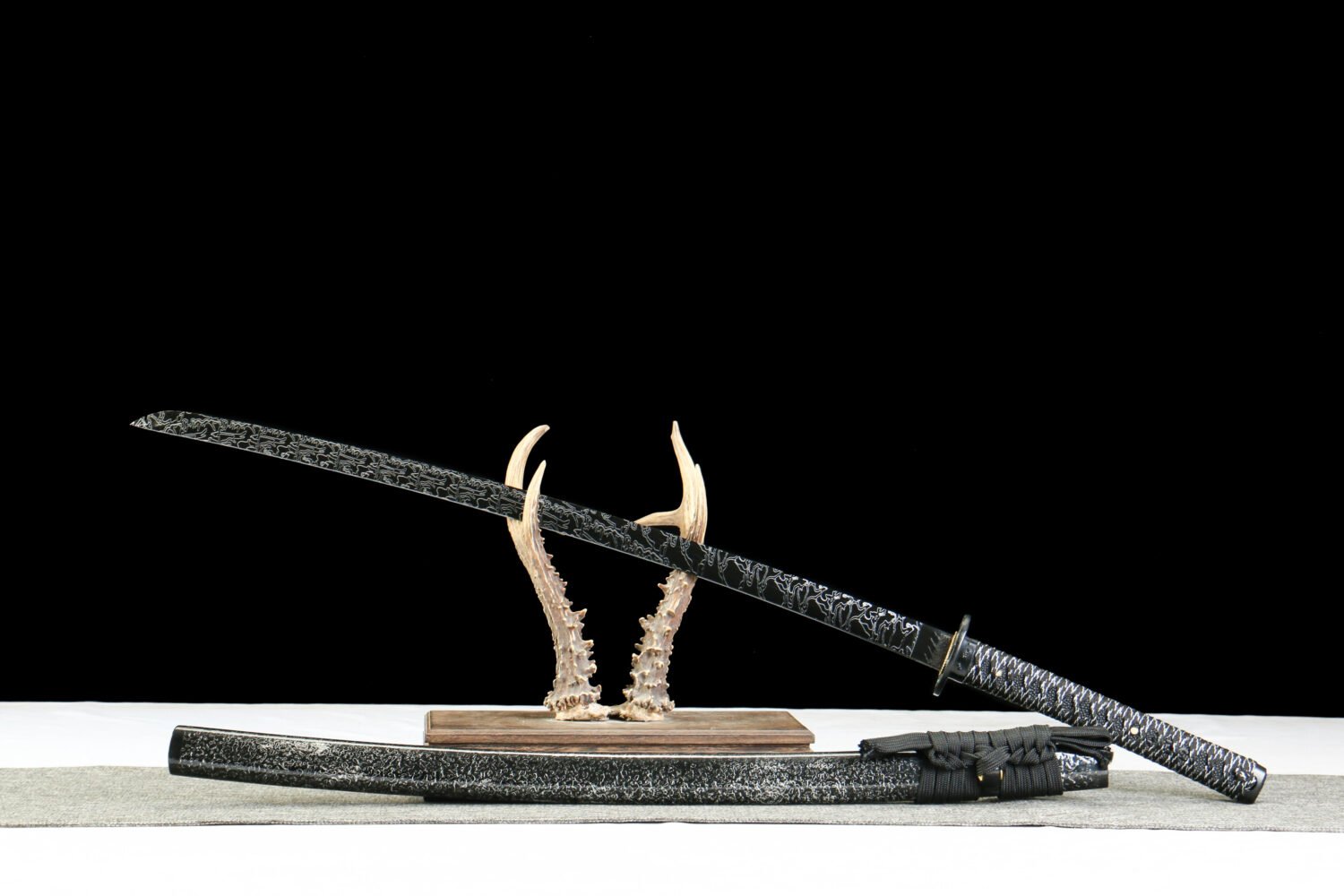 IMG_7073 1065 steel - pure handmade Japanese katana - green leather sheath - zinc alloy fittings - special craftsmanship - ghost pattern