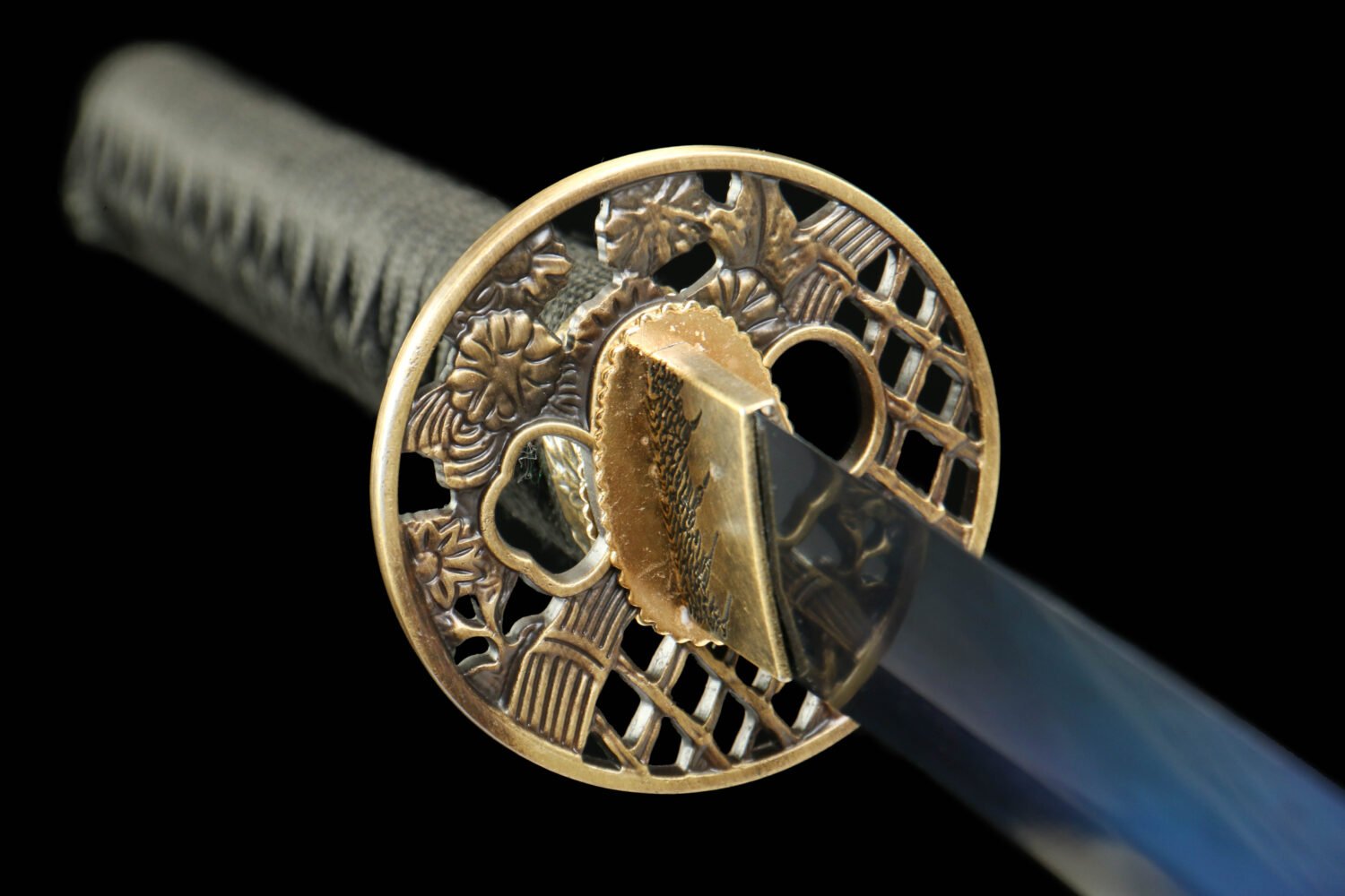 IMG_7094 1065 steel - pure hand-forged samurai sword - green leather sheath - zinc alloy fittings - blued - night