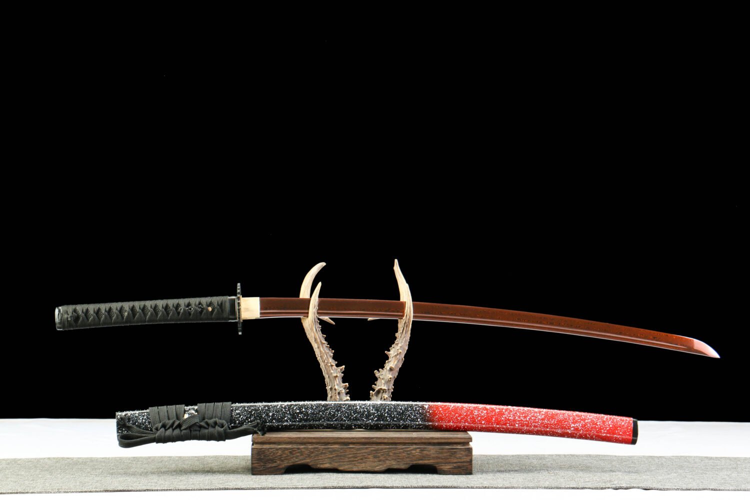 Patterned steel - pure hand-forged samurai sword - green leather sheath - iron fittings - baked red - moon reading