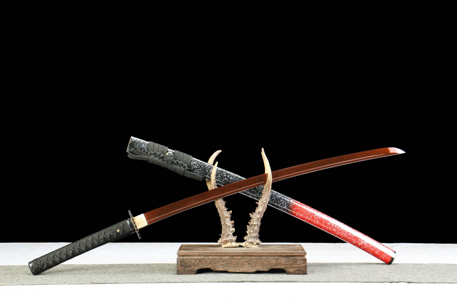 Patterned steel - pure hand-forged samurai sword - green leather sheath - iron fittings - baked red - moon reading