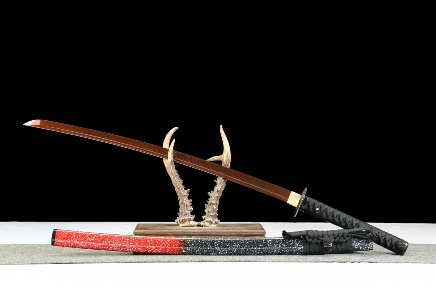 Patterned steel - pure hand-forged samurai sword - green leather sheath - iron fittings - baked red - moon reading
