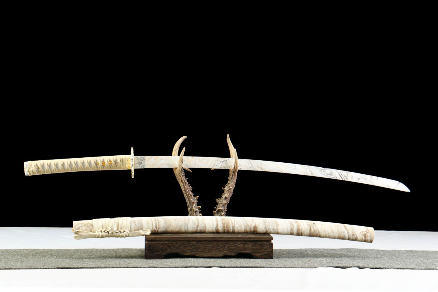 IMG_7187 1065 steel - pure hand-forged samurai sword - green leather sheath - zinc alloy fittings - special craftsmanship - Yuheng Hanfeng