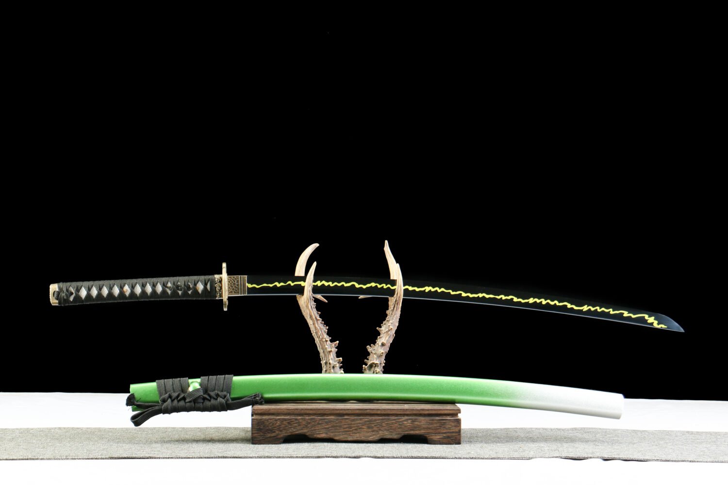 IMG_7190 1065 steel - pure handmade Japanese katana - green leather sheath - zinc alloy fittings - Youteng