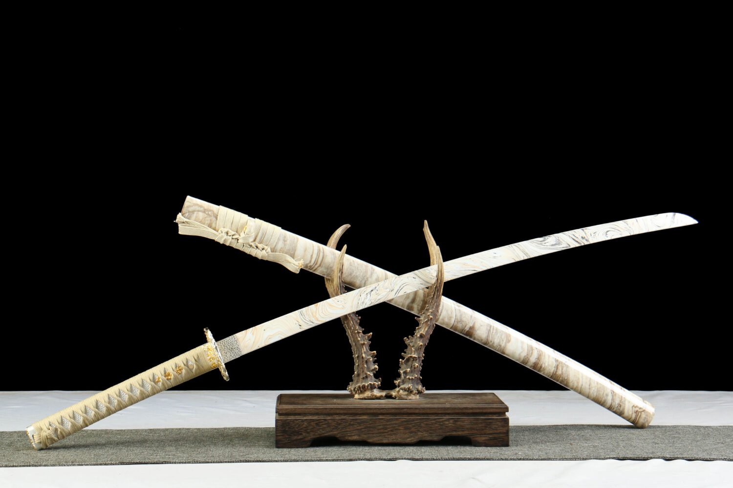 IMG_7205 1065 steel - pure hand-forged samurai sword - green leather sheath - zinc alloy fittings - special craftsmanship - Yuheng Hanfeng