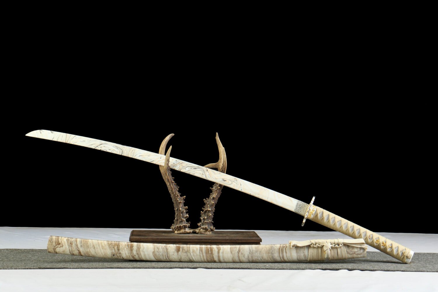 IMG_7207 1065 steel - pure hand-forged samurai sword - green leather sheath - zinc alloy fittings - special craftsmanship - Yuheng Hanfeng