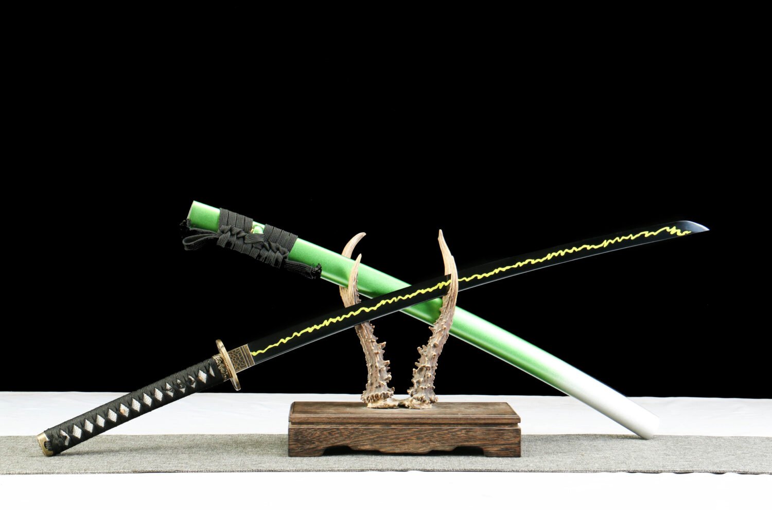 IMG_7218 1065 steel - pure handmade Japanese katana - green leather sheath - zinc alloy fittings - Youteng