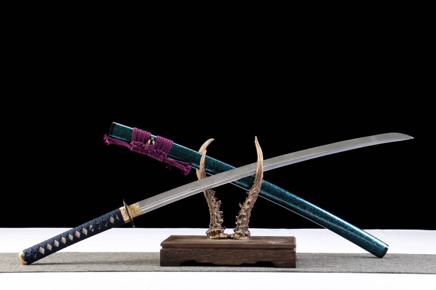 IMG_7912 1065 steel - pure hand-forged samurai sword - green leather sheath - iron equipment - blue flash pelican head made samurai sword - Qingyuan Yaojin