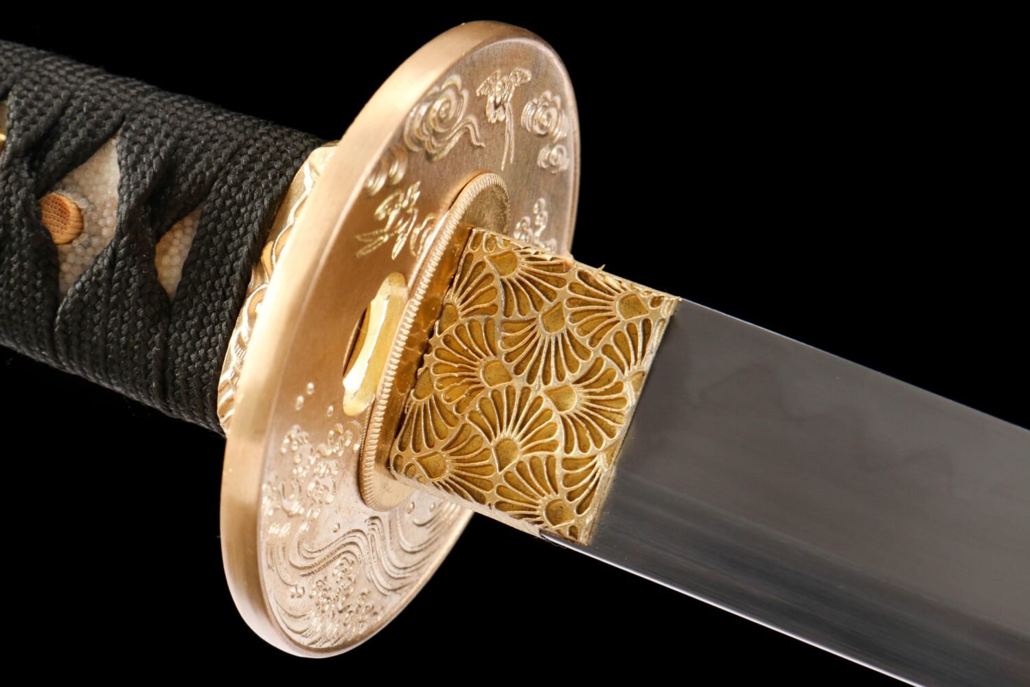 T10 steel - pure handmade Japanese katana - earth-covered and burnt blade - green leather sheath - copper fittings - thin sheath katana - black gold and blue silk