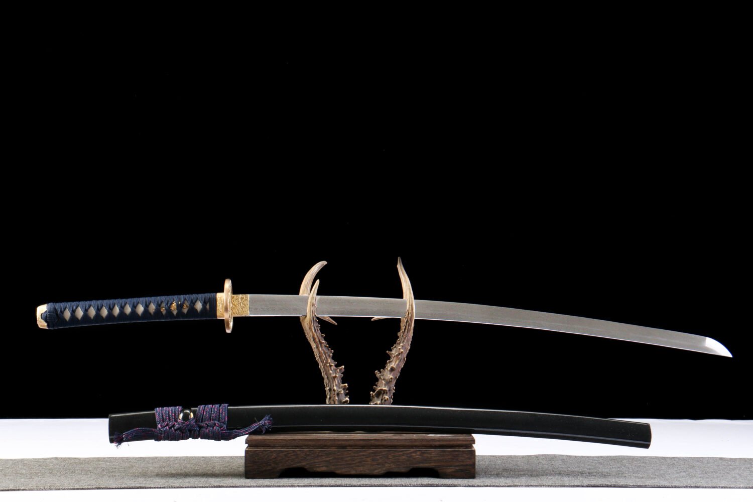Damascus steel patterned steel - pure handmade Japanese katana - green leather sheath - copper fittings - plum blossom scabbard katana - azure gold