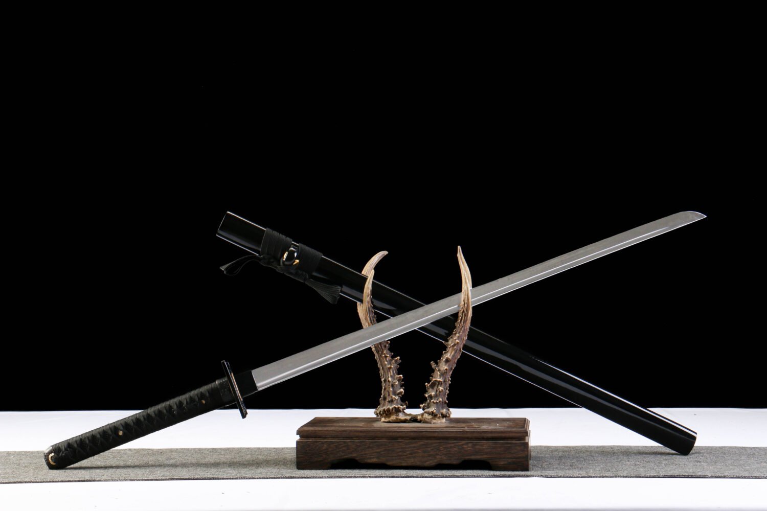 IMG_8148 1065 steel - pure hand-forged samurai sword - green leather sheath - square dragon hand guard manganese steel ninja samurai sword - hidden