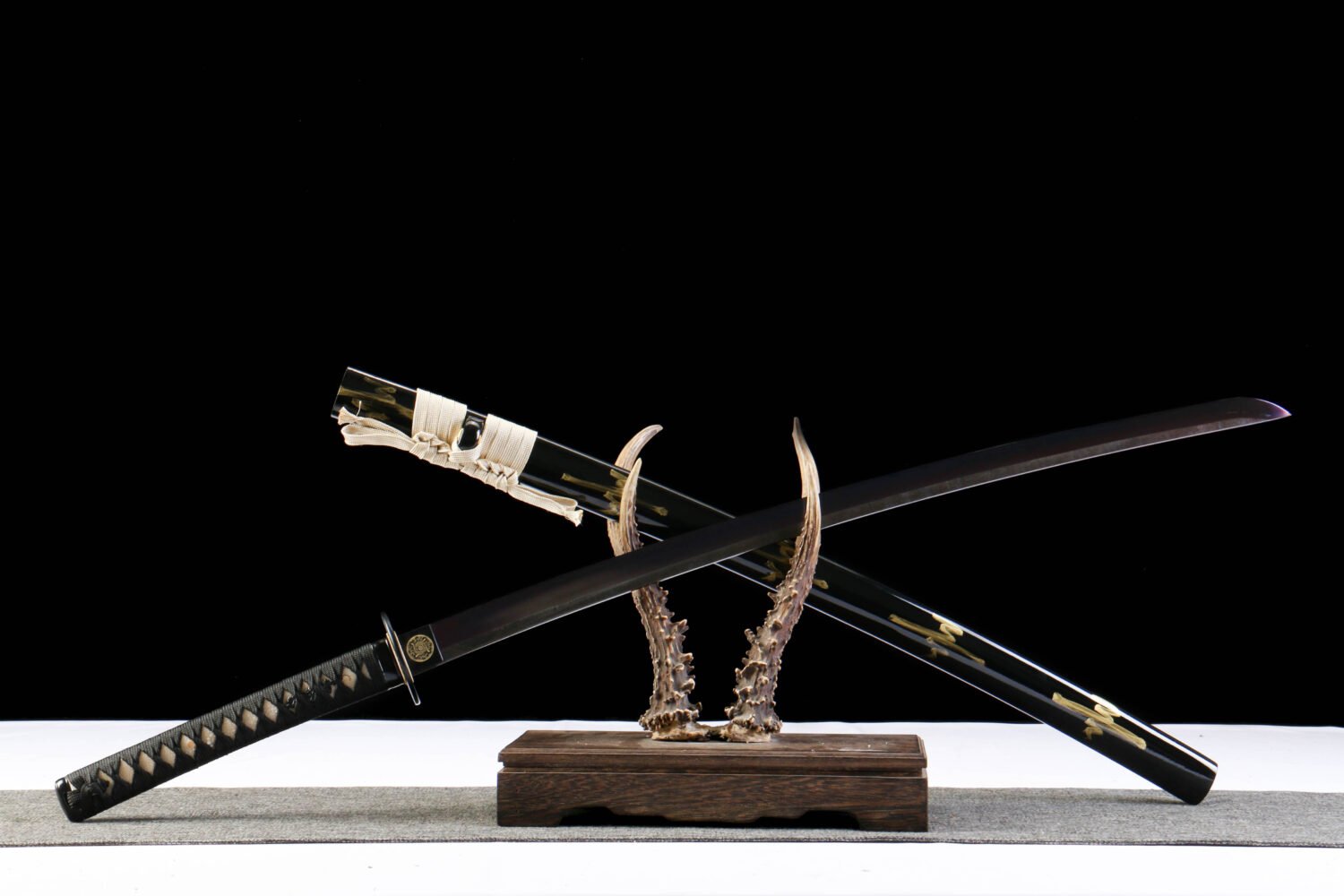 IMG_8152 T10 steel - pure handmade Japanese katana - green leather sheath - iron fittings - old roasted purple katana - black gold - hidden