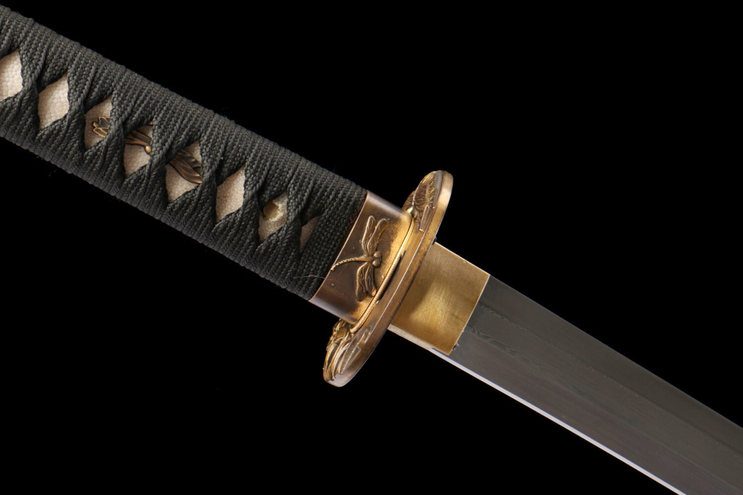 Damascus patterned steel - pure handmade Japanese katana - earth-covered burnt blade - green leather sheath - copper fittings - distressed three-color katana - gold ink feather