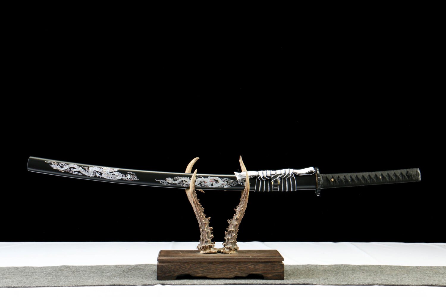 1065 steel - pure handmade Japanese katana - zinc alloy fittings - obsidian dragon