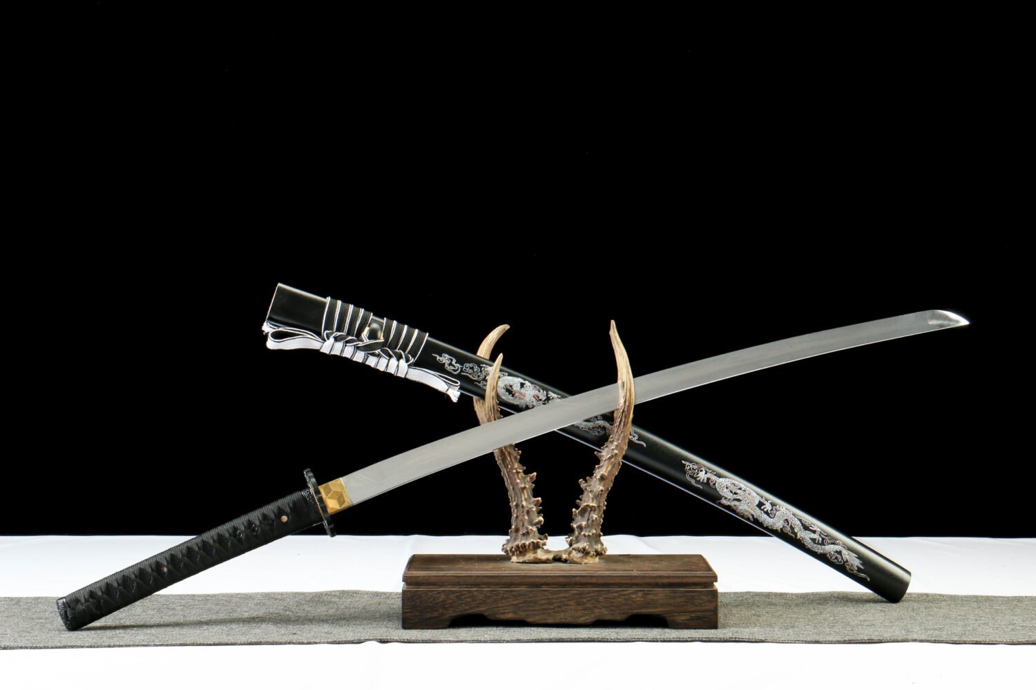 1065 steel - pure handmade Japanese katana - zinc alloy fittings - obsidian dragon