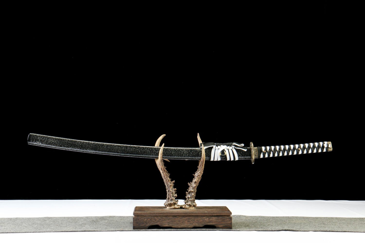 Patterned Steel - Purely Hand-Forged Katana - Green Leather Scabbard - Copper Hardware - Roasted Black - Shadow Hua