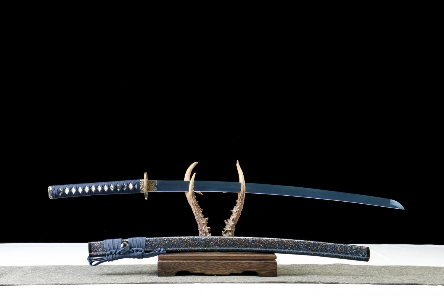 IMG_9304 1065 steel - pure hand-forged samurai sword - green leather sheath - zinc alloy fittings - blued - Cang Hai Ming Tao