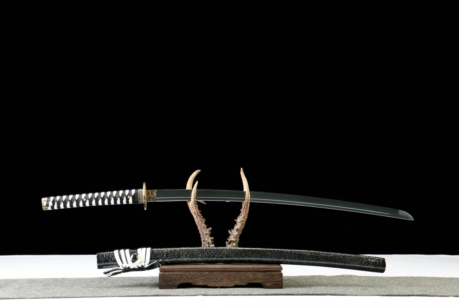 Patterned Steel - Purely Hand-Forged Katana - Green Leather Scabbard - Copper Hardware - Roasted Black - Shadow Hua