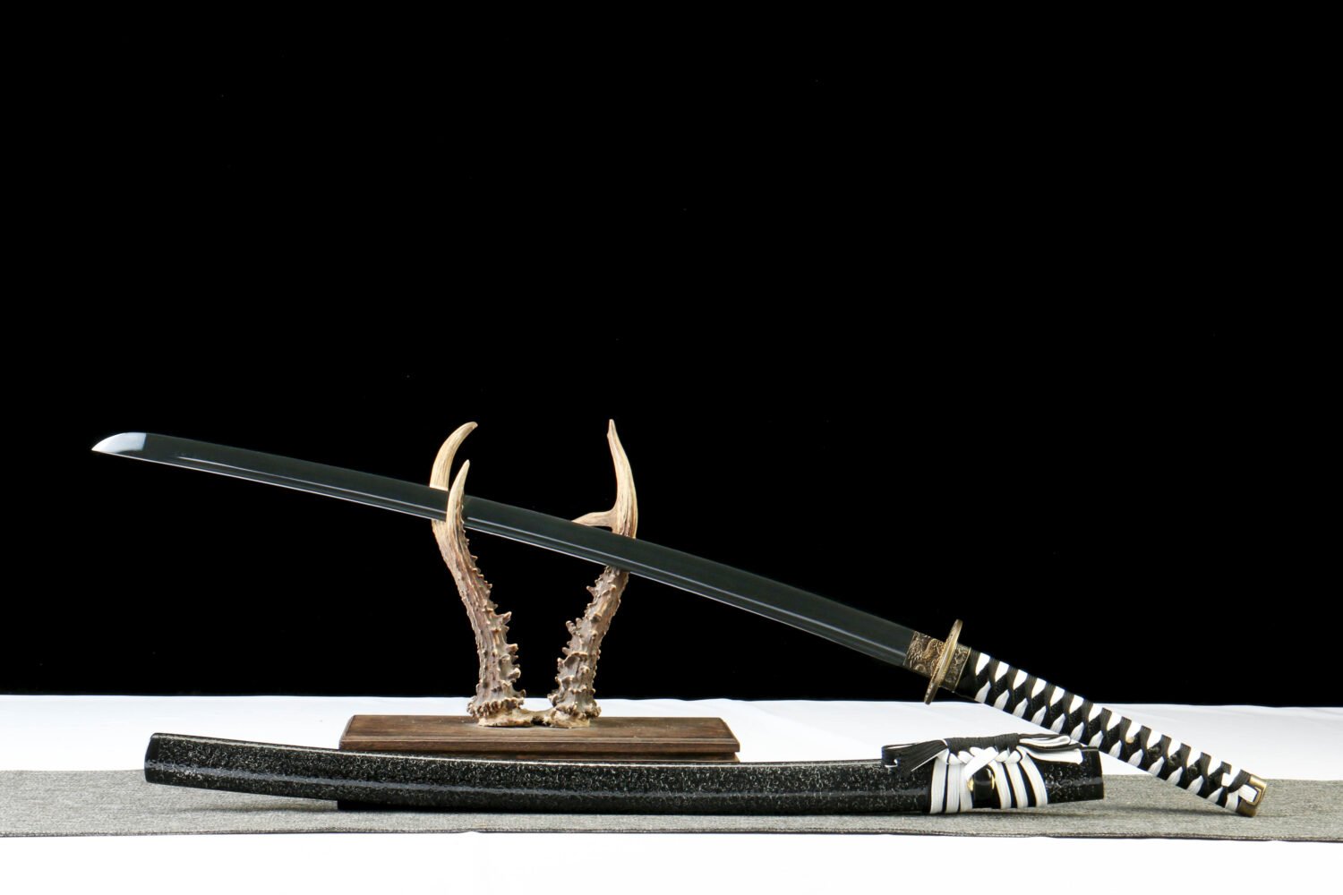 Patterned Steel - Purely Hand-Forged Katana - Green Leather Scabbard - Copper Hardware - Roasted Black - Shadow Hua