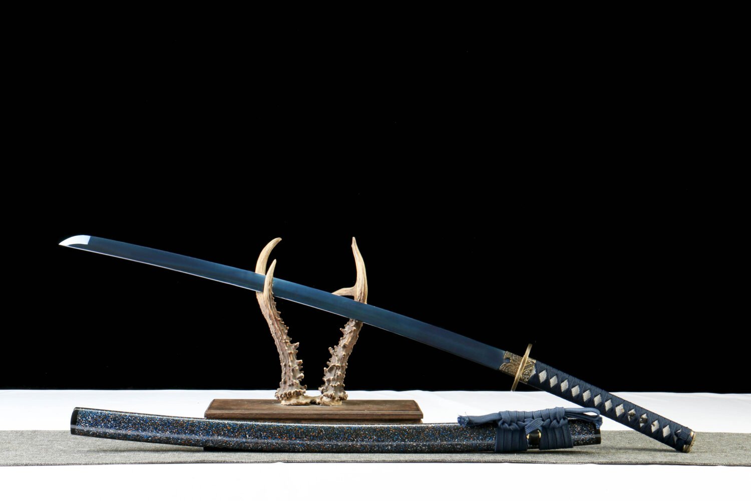 IMG_9315 1065 steel - pure hand-forged samurai sword - green leather sheath - zinc alloy fittings - blued - Cang Hai Ming Tao