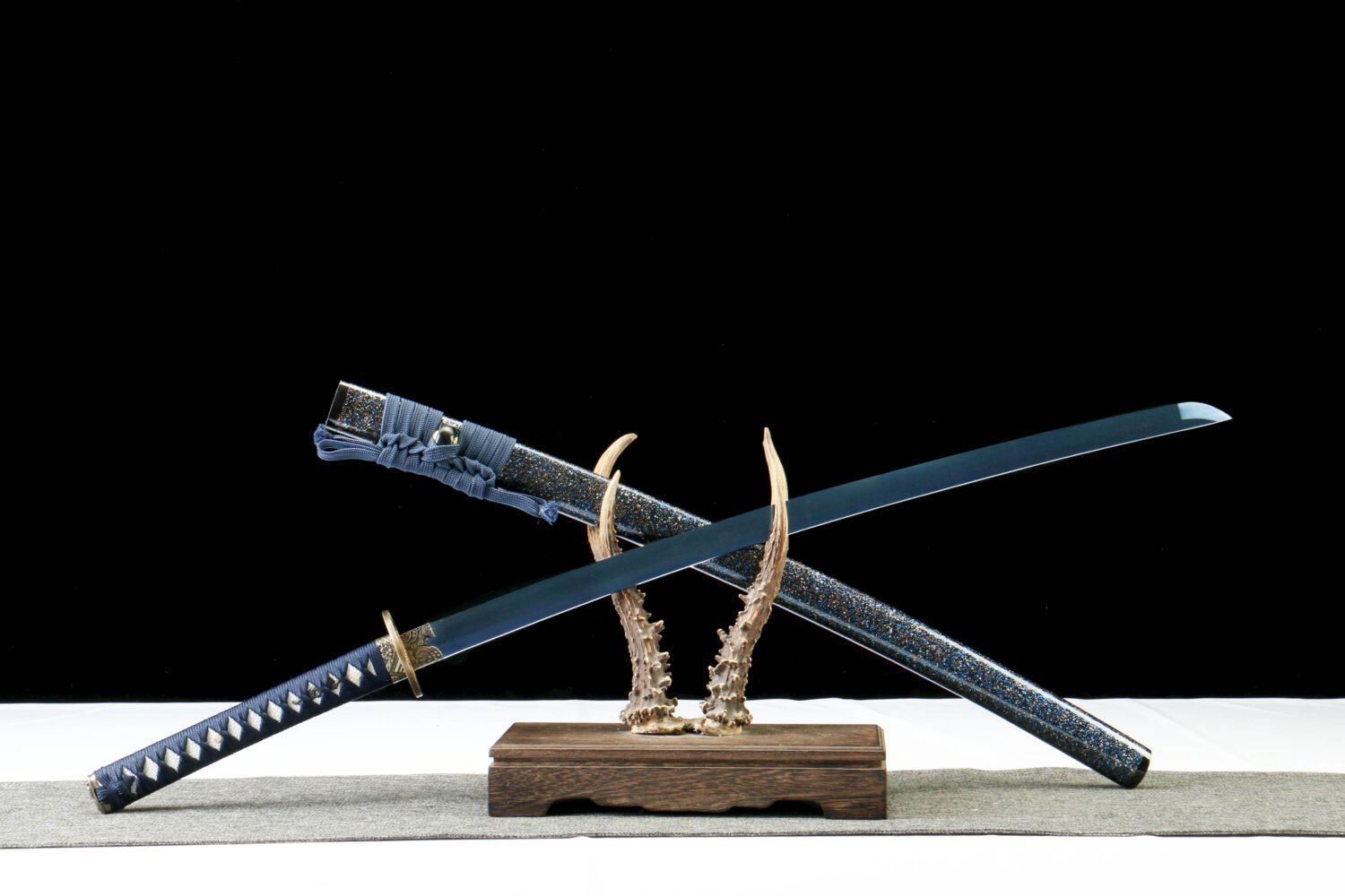 IMG_9323 1065 steel - pure hand-forged samurai sword - green leather sheath - zinc alloy fittings - blued - Cang Hai Ming Tao