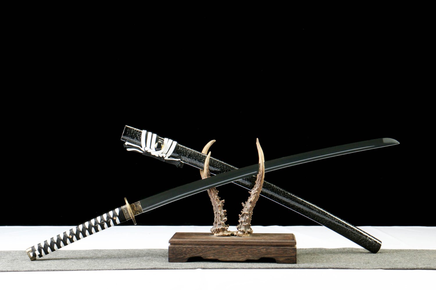 Patterned Steel - Purely Hand-Forged Katana - Green Leather Scabbard - Copper Hardware - Roasted Black - Shadow Hua