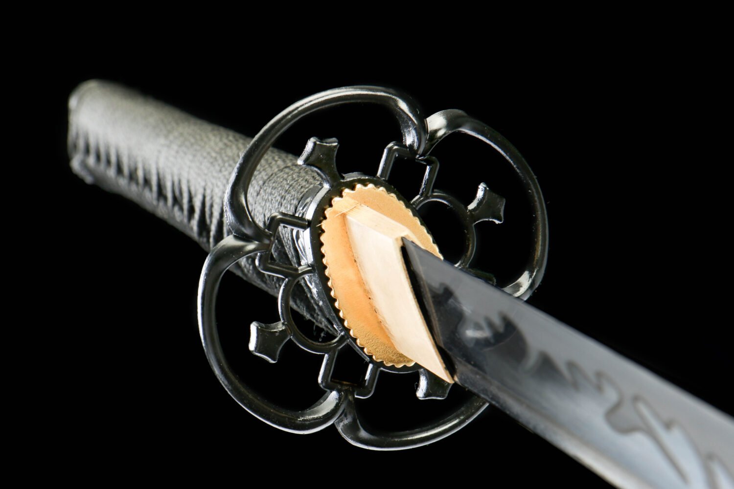 IMG_9436 1065 steel - pure handmade Japanese katana - green leather sheath - zinc alloy fittings - special craftsmanship - textured black - ink style