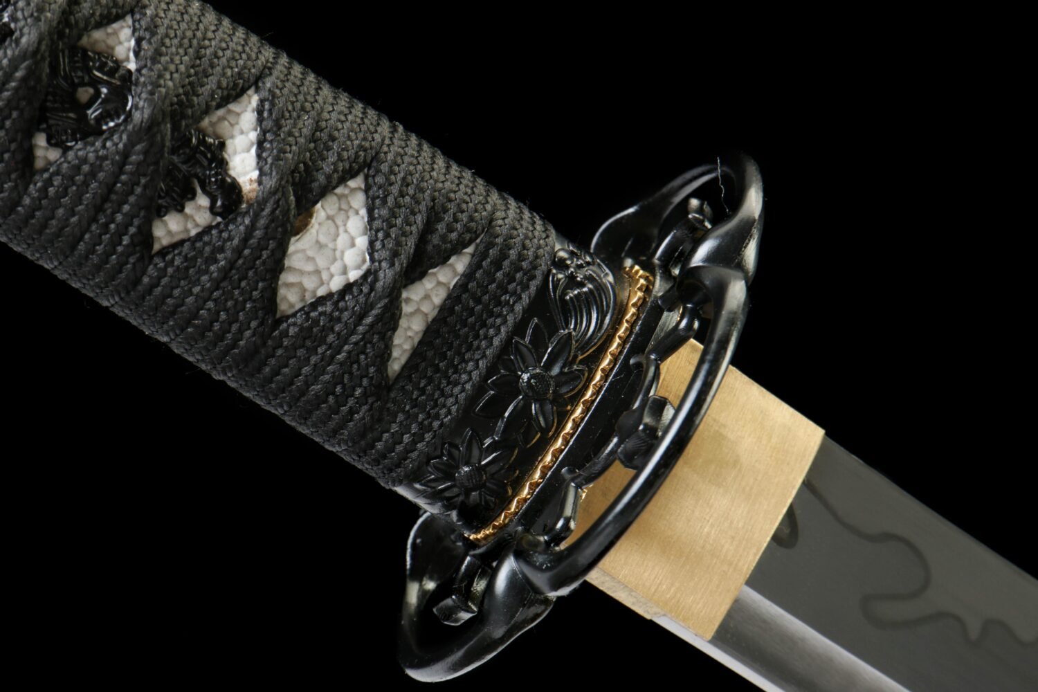 IMG_9438 1065 steel - pure handmade Japanese katana - green leather sheath - zinc alloy fittings - special craftsmanship - textured black - ink style